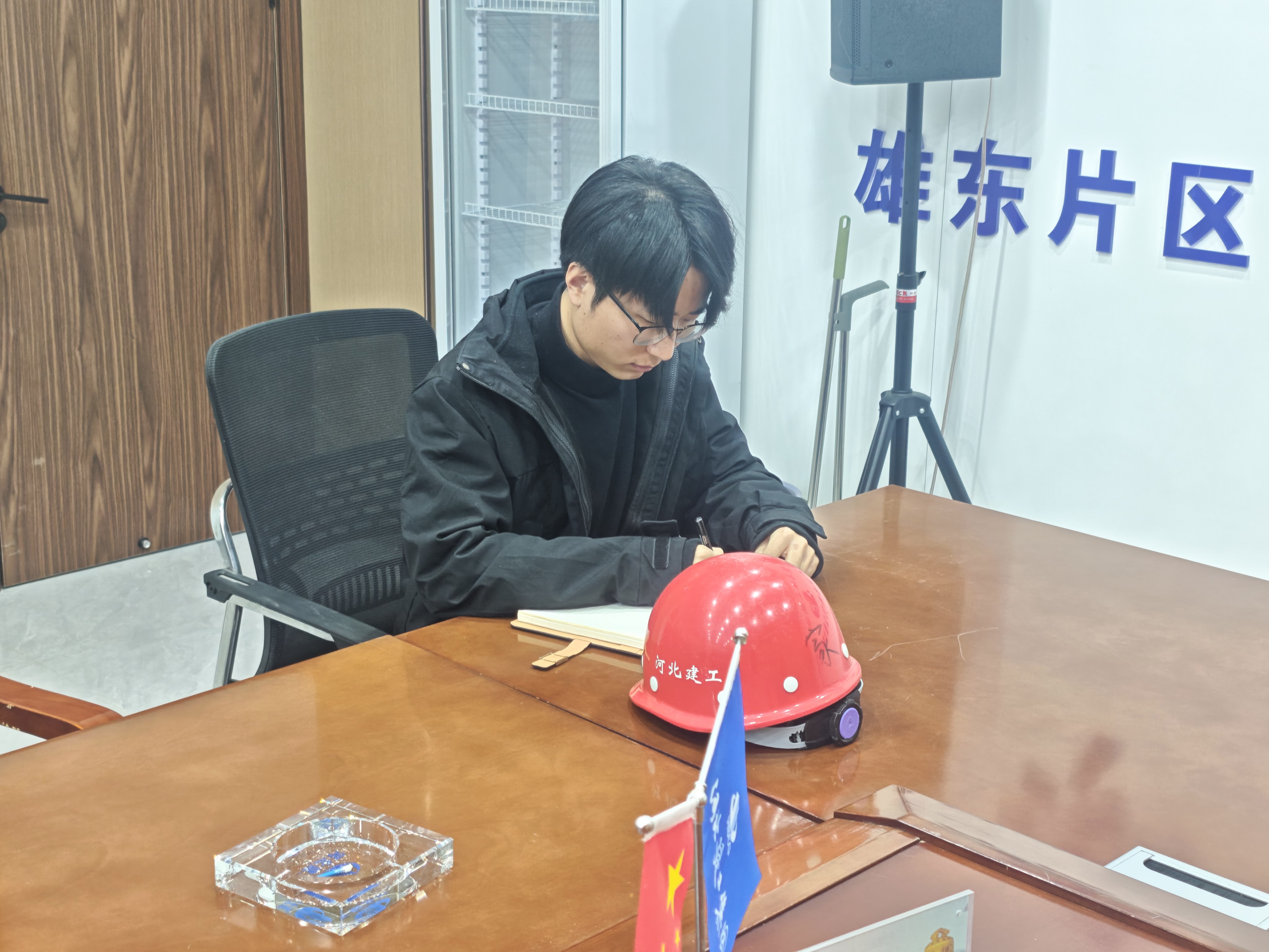工作照2.jpg